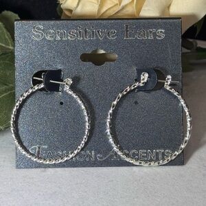 Fashion Accents Silver Tone l.25 inch Hoop Earrings